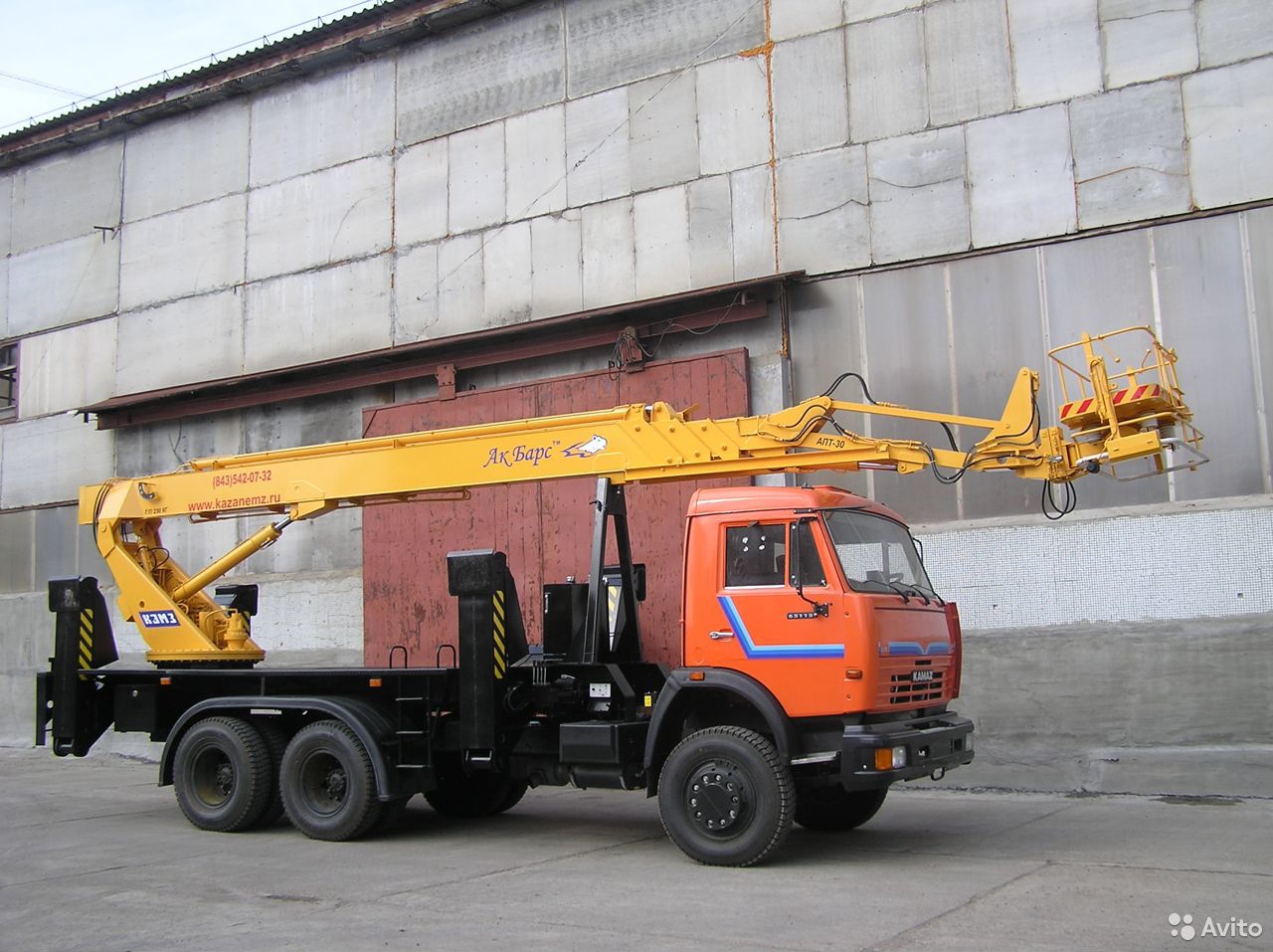 Автовышка КамАЗ 65115 с АГП КЭМЗ АПТ-30