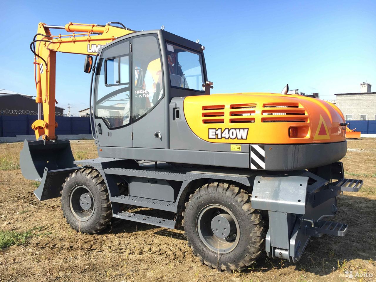 Колесный экскаватор UMG E140W