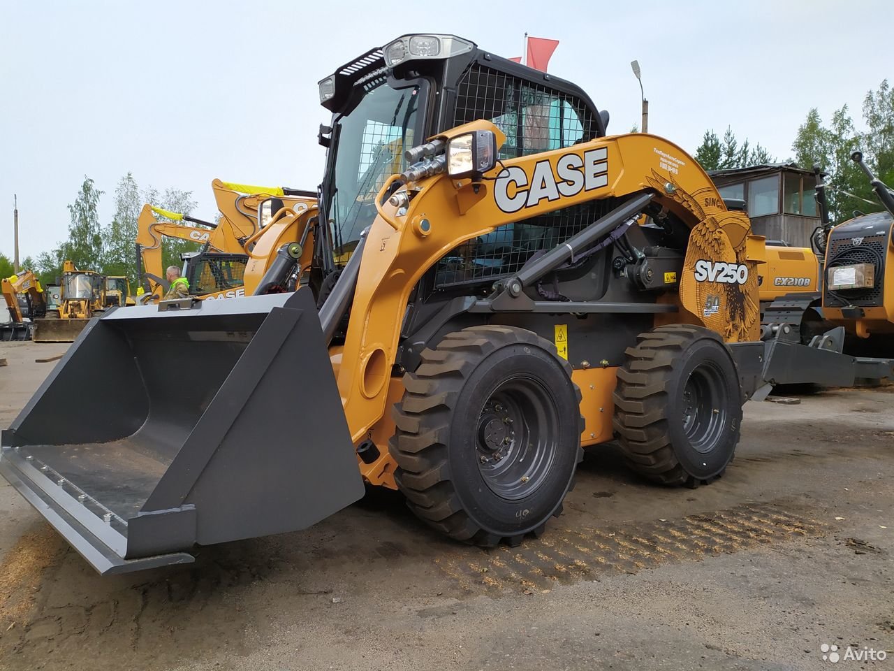 Мини-погрузчик CASE SV250