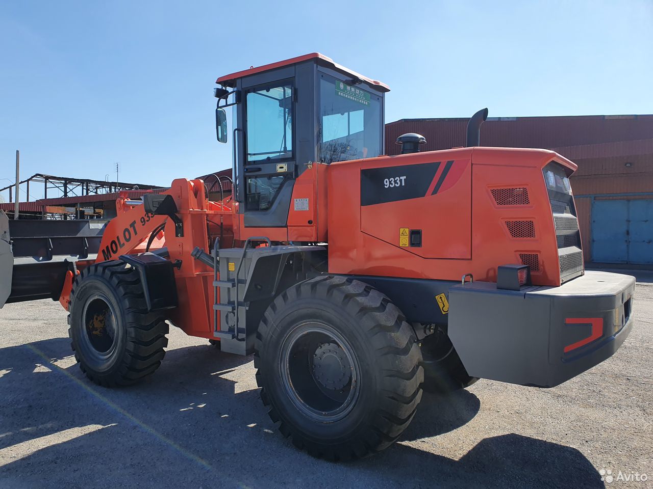 Фронтальный погрузчик MOLOT 933