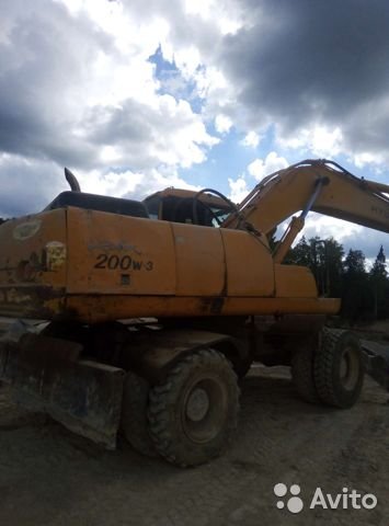 Колесный экскаватор Hyundai R200w3