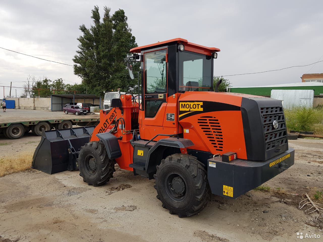 Фронтальный погрузчик Molot 200T