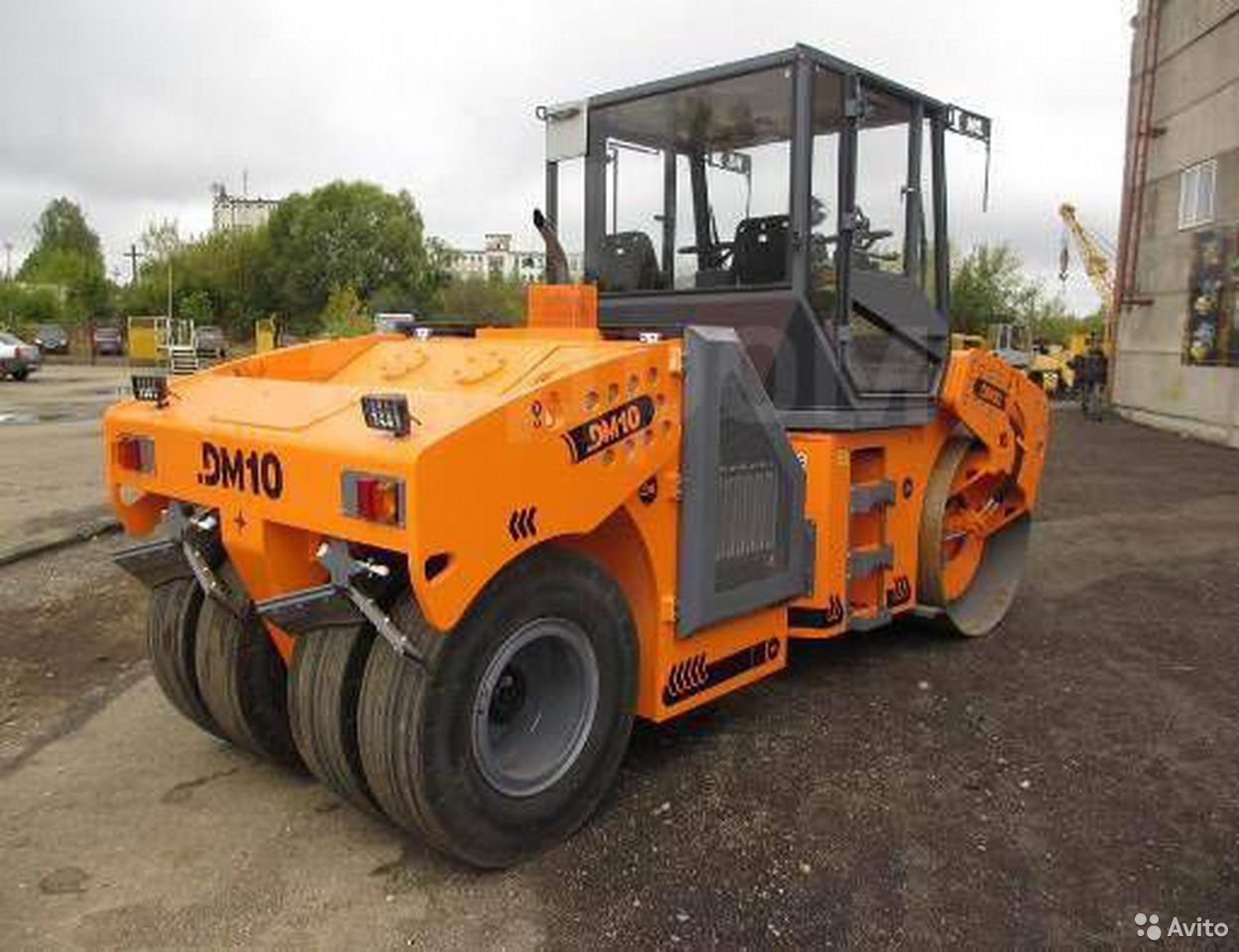 Комбинированный каток Завод Дорожных машин DM-10-VC