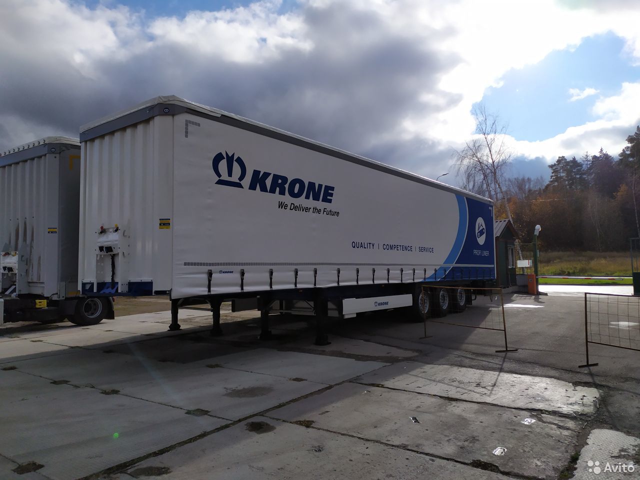 Тентованный полуприцеп Krone