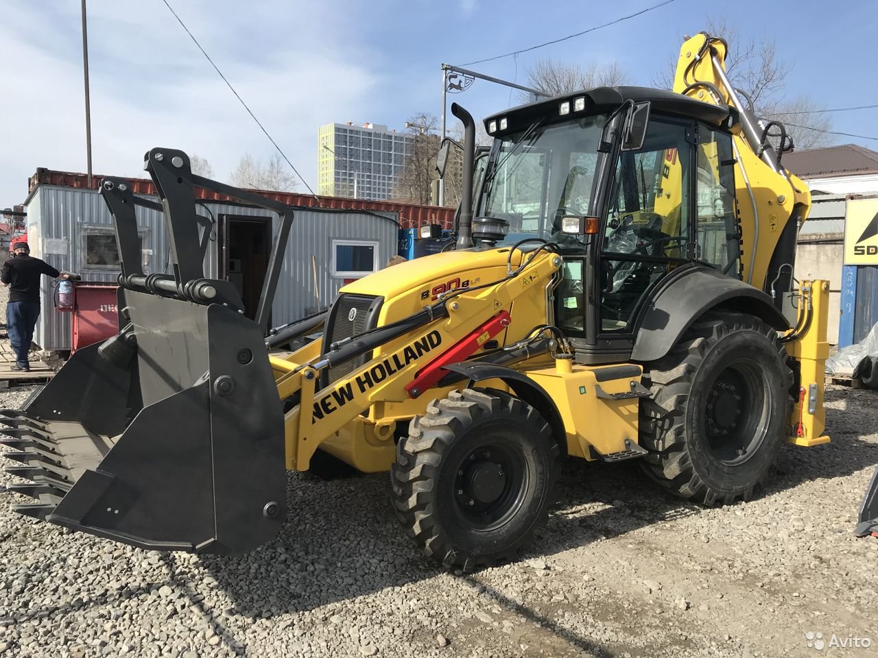 Экскаватор-погрузчик New Holland B90B LR