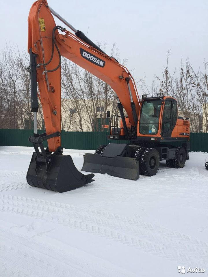 Колесный экскаватор Doosan DX210W
