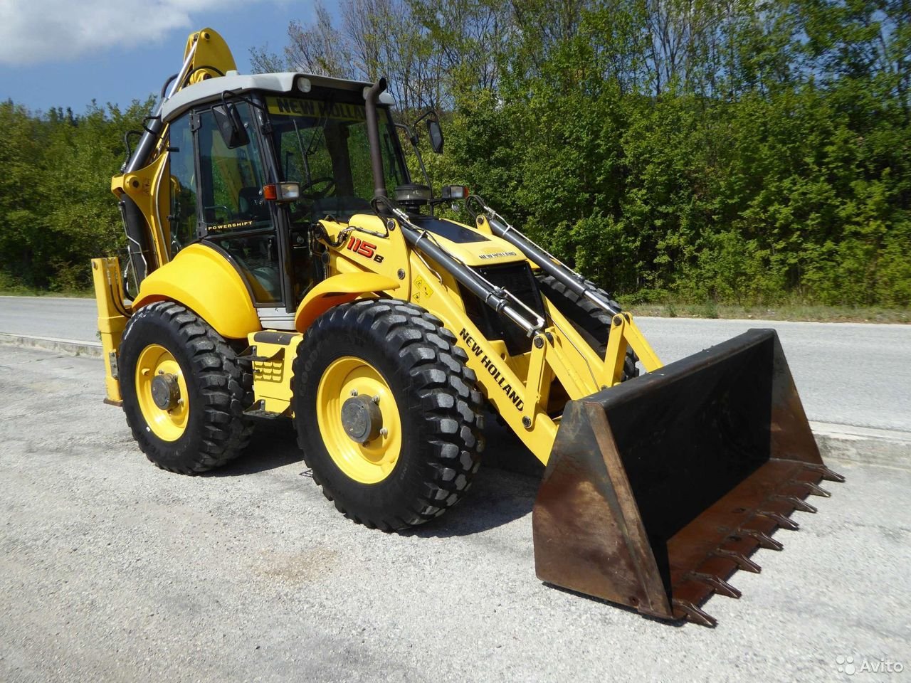 Экскаватор-погрузчик New Holland B115B