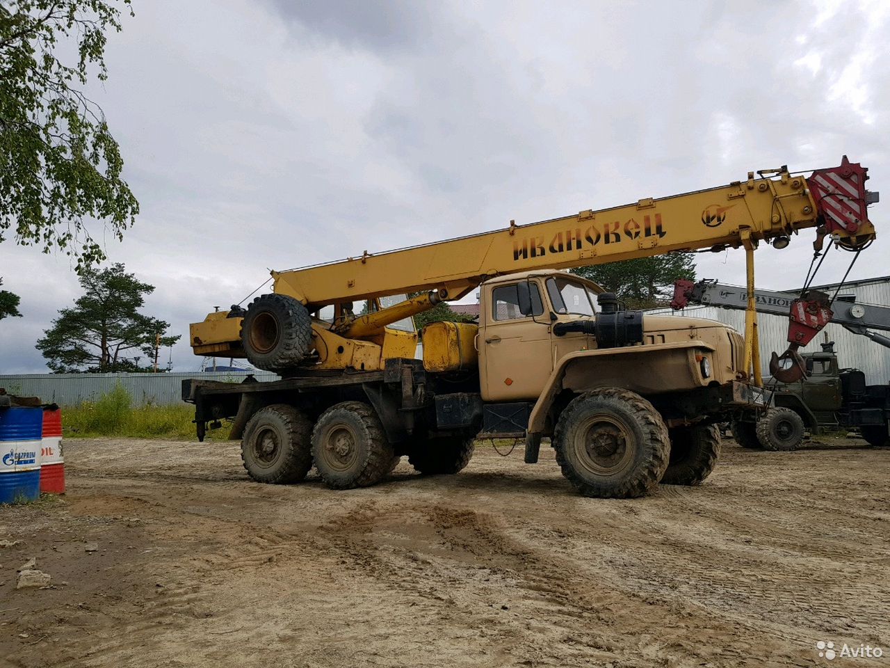 Автокран Ивановец КС-35714 на шасси УРАЛ 5557
