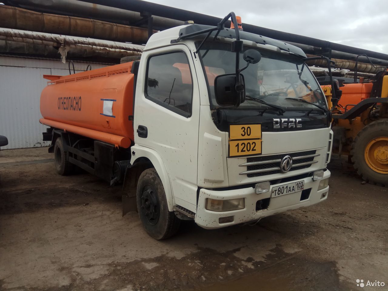 Бензовоз DongFeng EQ6380 топливозаправщик