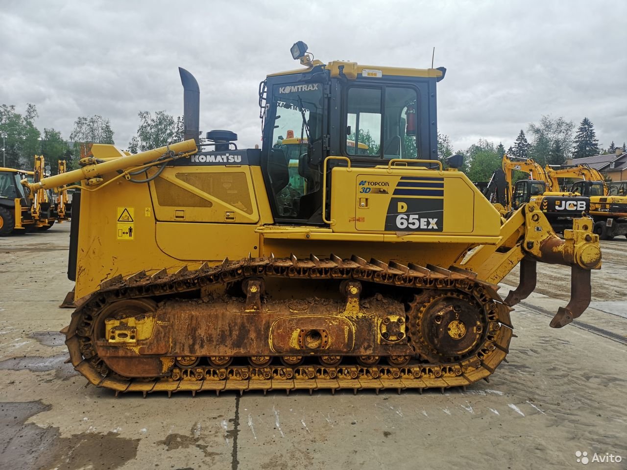 Гусеничный бульдозер Komatsu D65EX-16