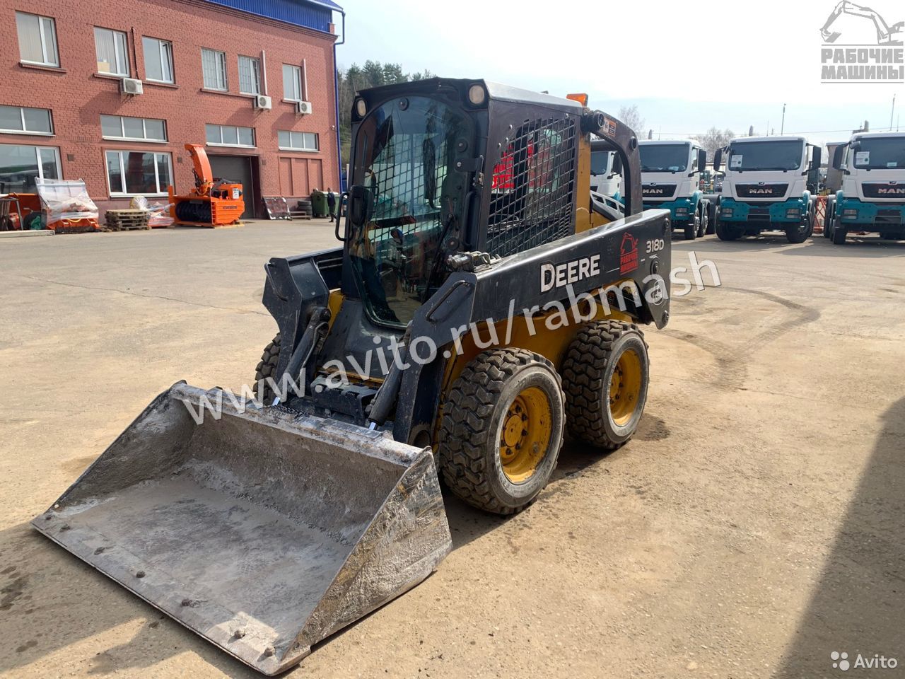 Мини-погрузчик John Deere 318D