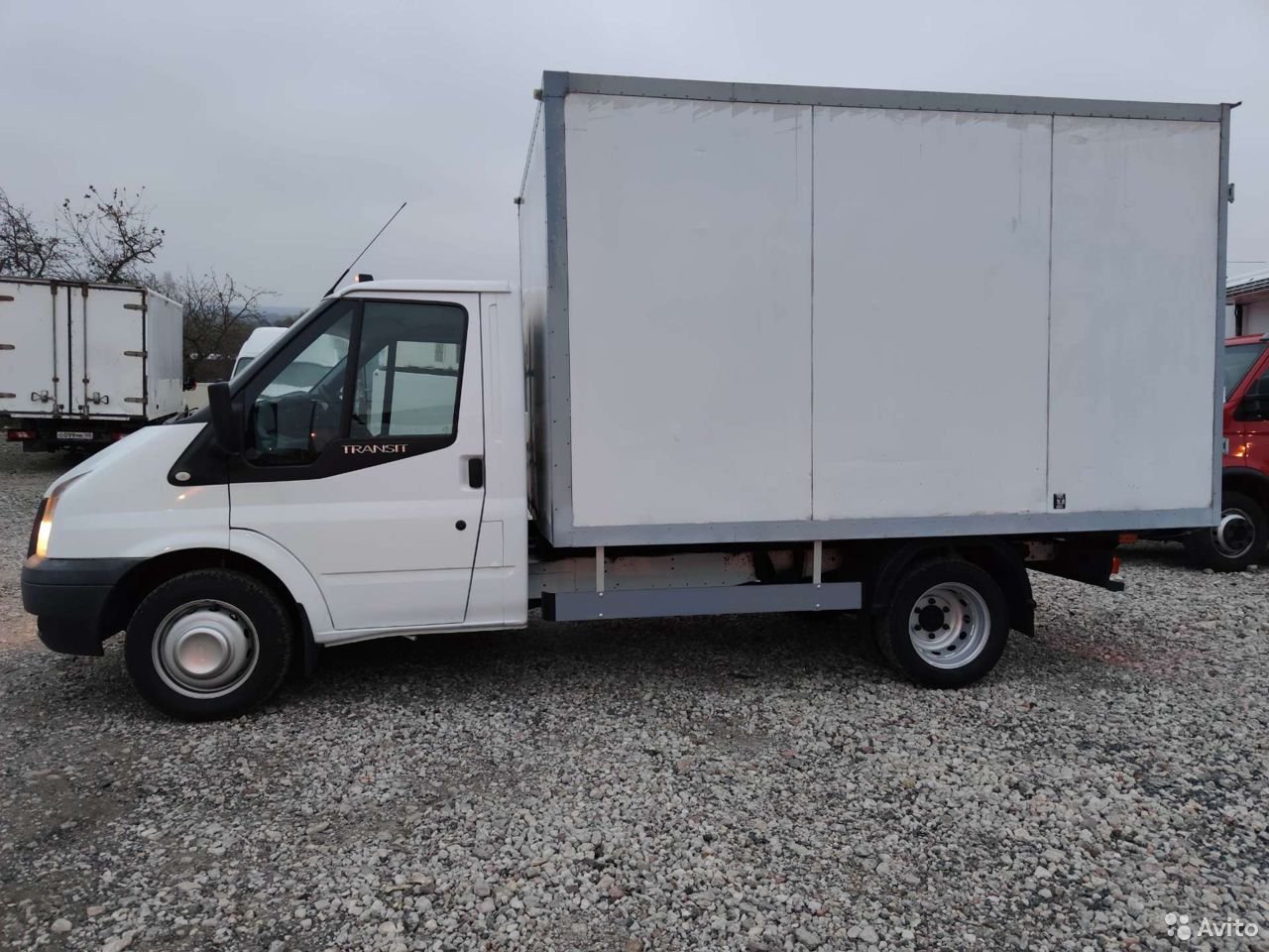 Промтоварный фургон Ford Transit