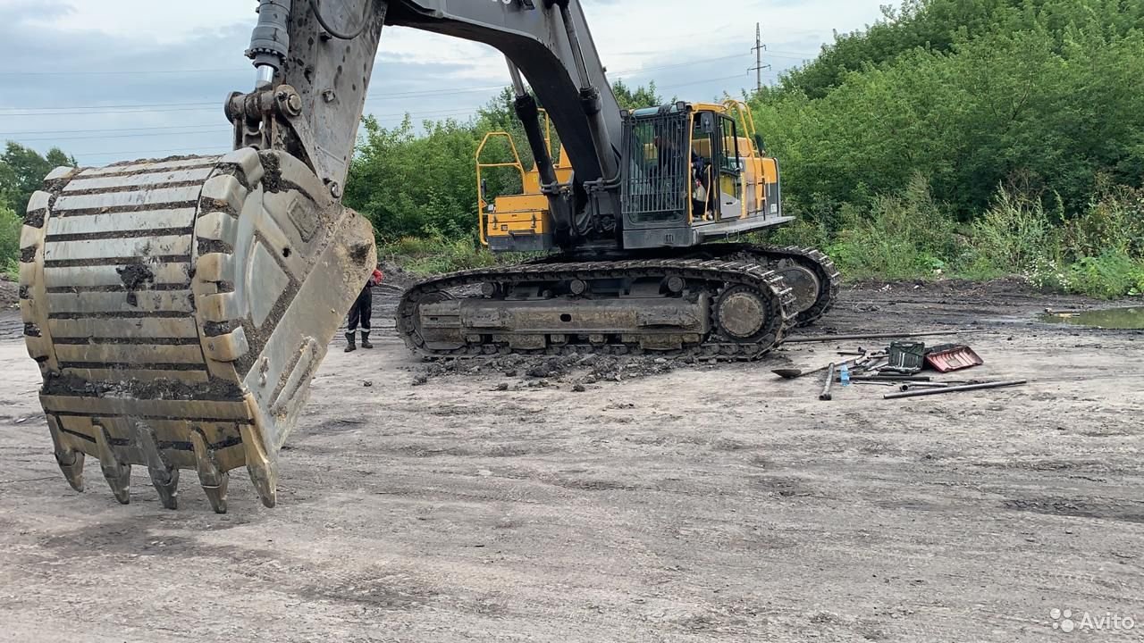 Гусеничный экскаватор Volvo EC750DL