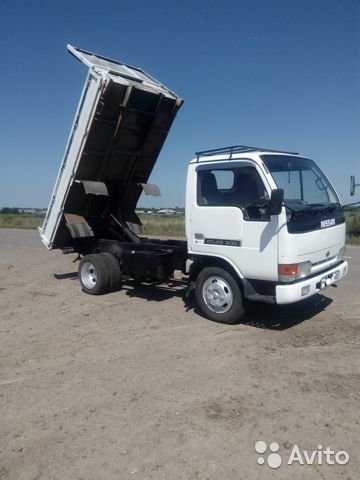 Самосвал Nissan Atlas
