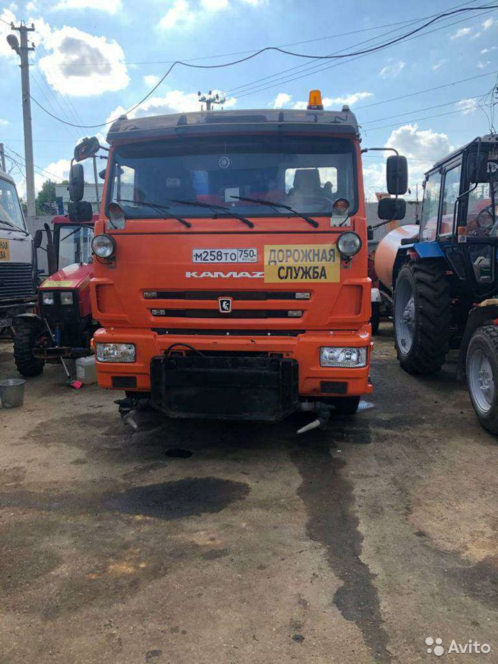 Комбинированная дорожная машина КО-829А1 на шасси КамАЗ