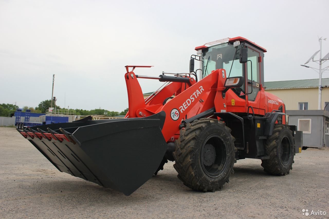 Фронтальный погрузчик RedStar 2500GT
