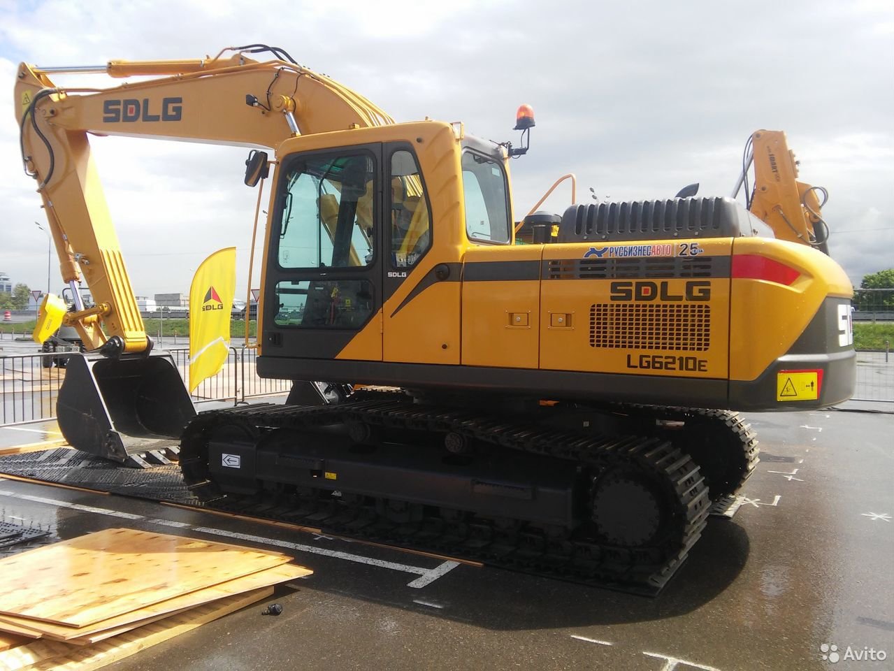 Гусеничный экскаватор SDLG E6210F