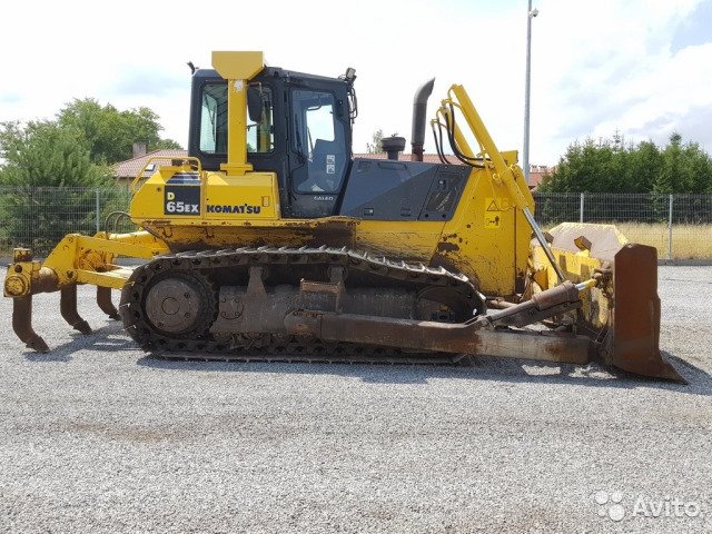 Гусеничный бульдозер Komatsu D65EX-15