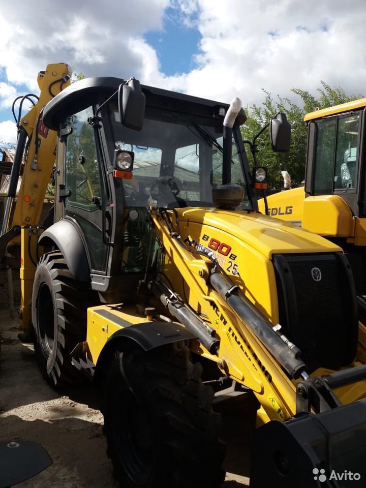 Экскаватор-погрузчик New Holland B80B