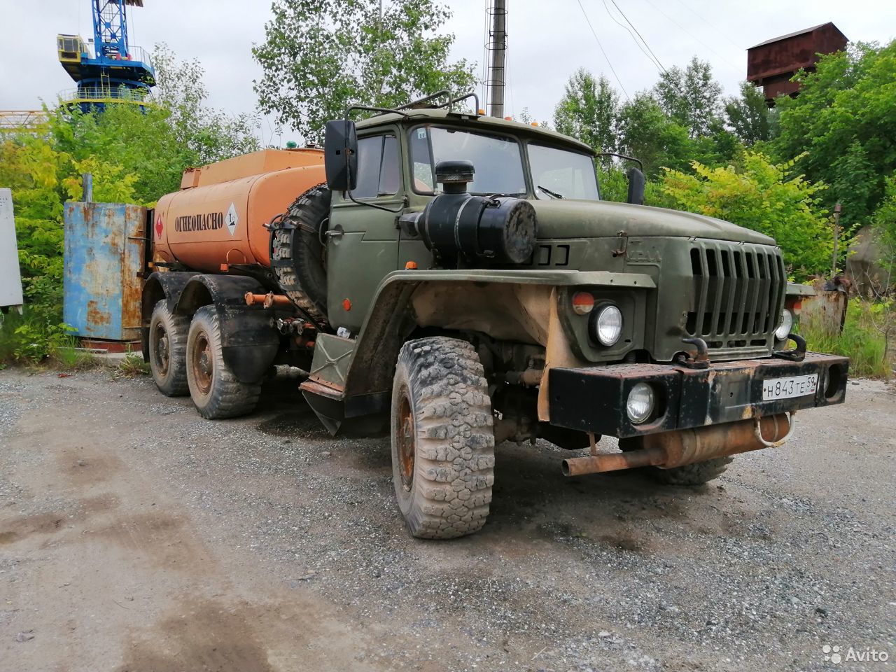 Бензовоз УРАЛ АТЗ-6