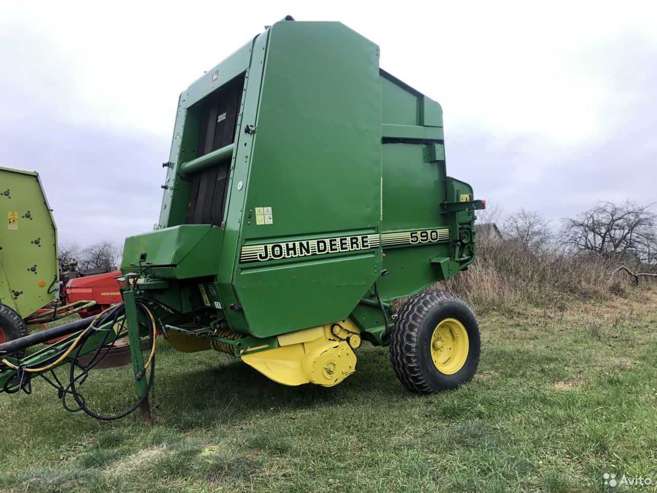 Пресс-подборщик John Deere 590
