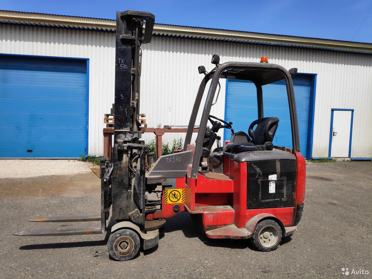 Вилочный электропогрузчик Manitou