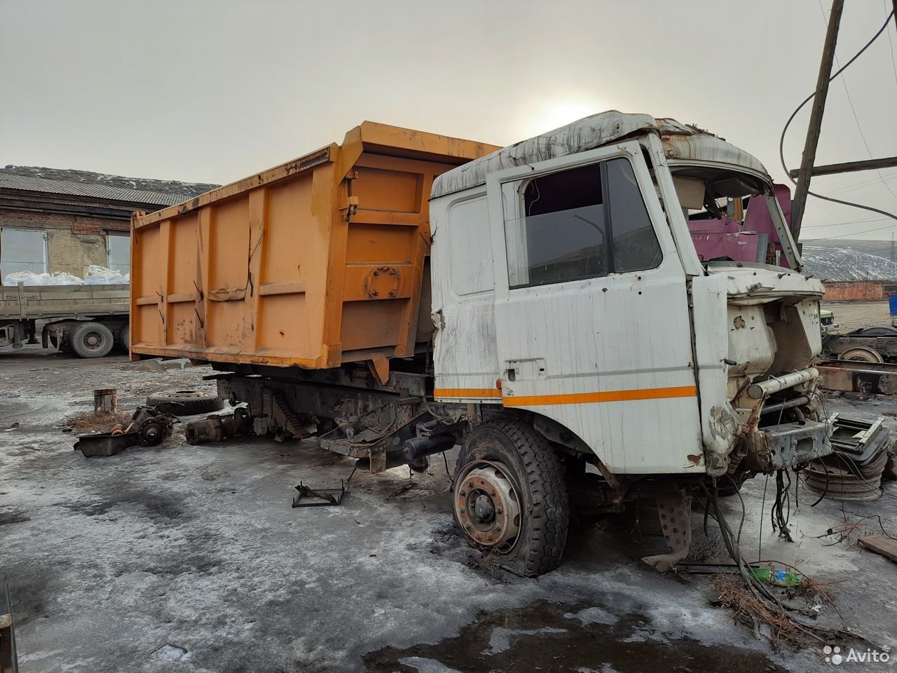 Самосвал МАЗ 5516