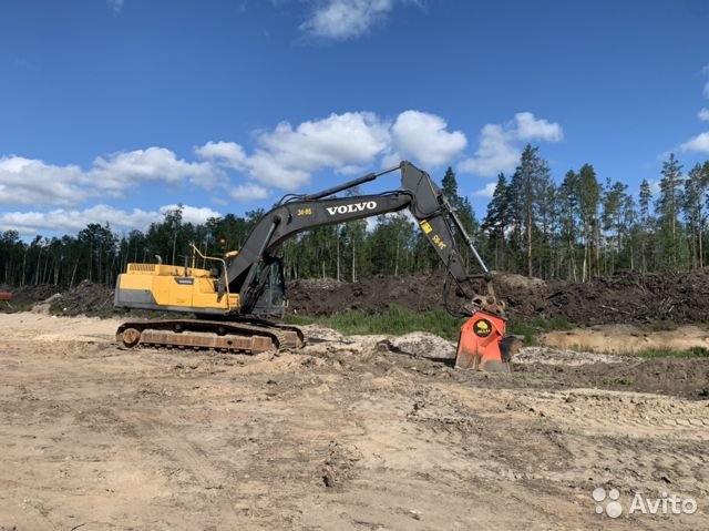 Гусеничный экскаватор Volvo EC250D