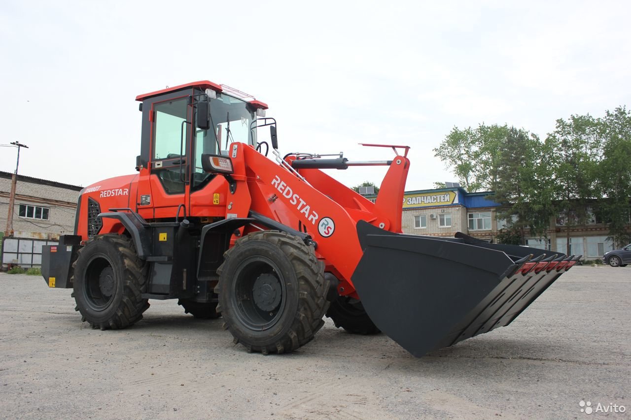 Фронтальный погрузчик RedStar 2500GT