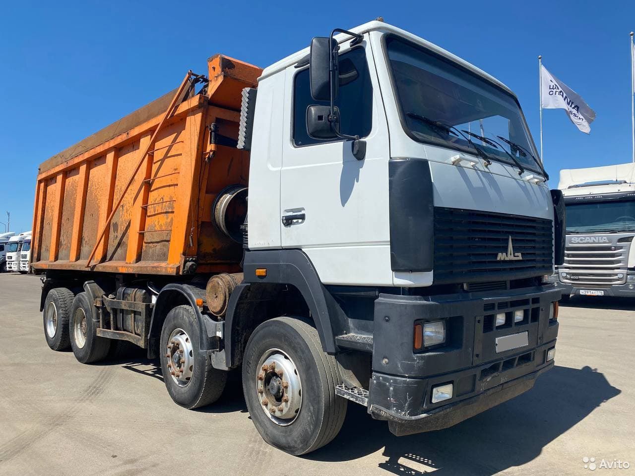 Самосвал МАЗ 6516А8-321