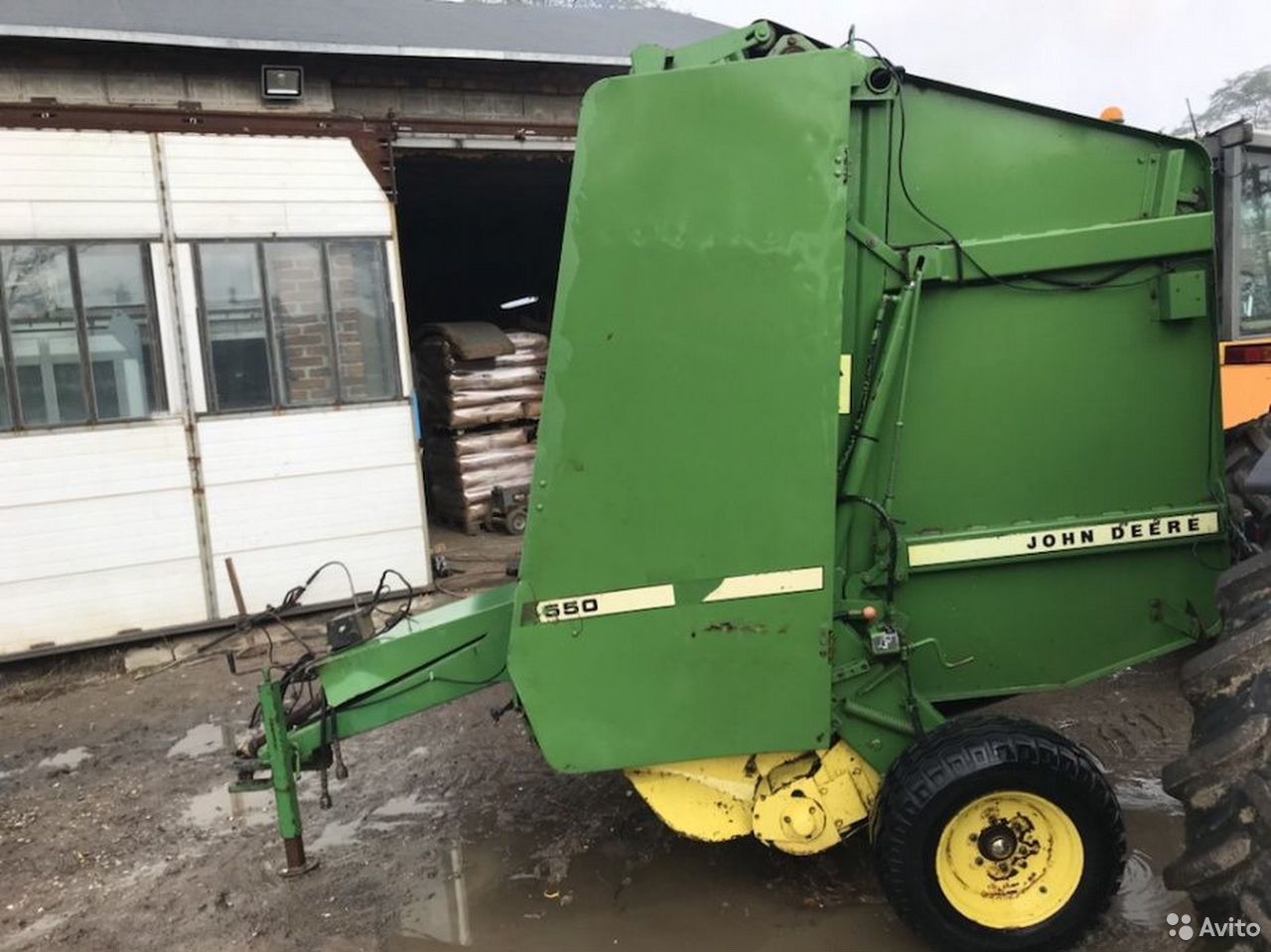 Пресс-подборщик John Deere 550