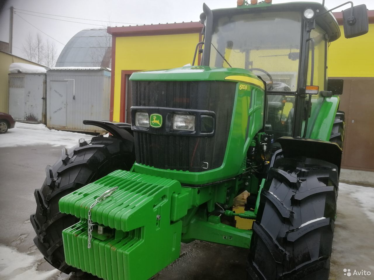 Трактор John Deere 6110B