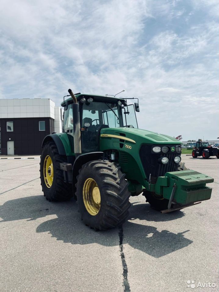 Трактор John Deere 7930