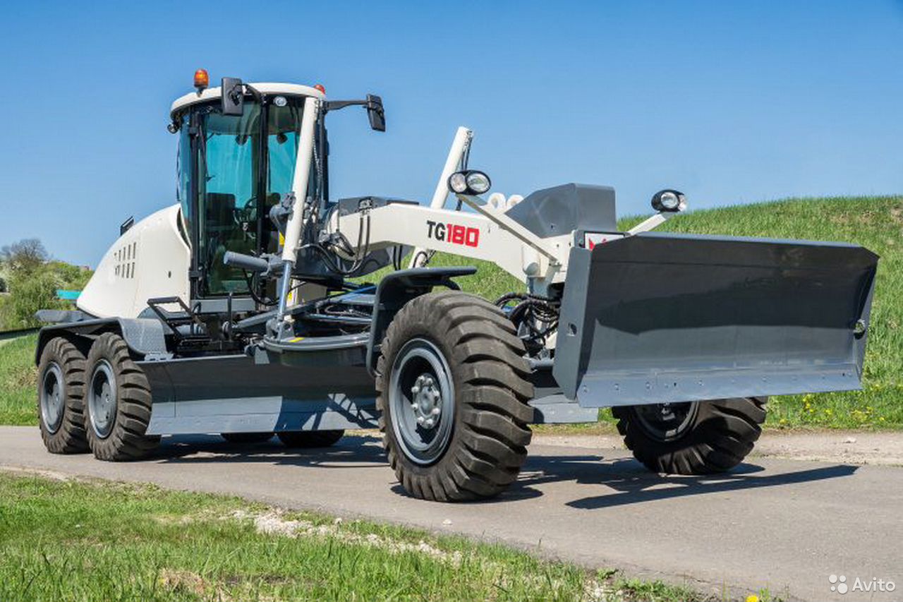 Автогрейдер UMG TG180