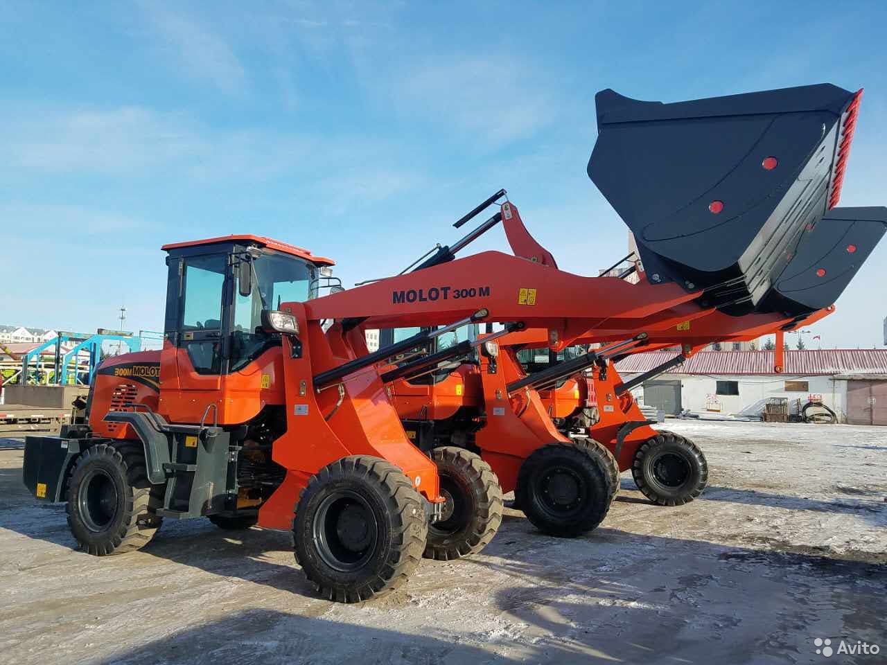 Фронтальный погрузчик MOLOT 300M
