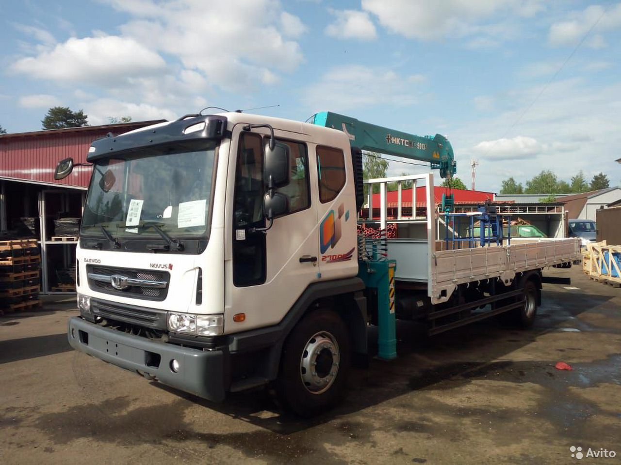 Бортовой грузовик с КМУ Daewoo Novus 4х2