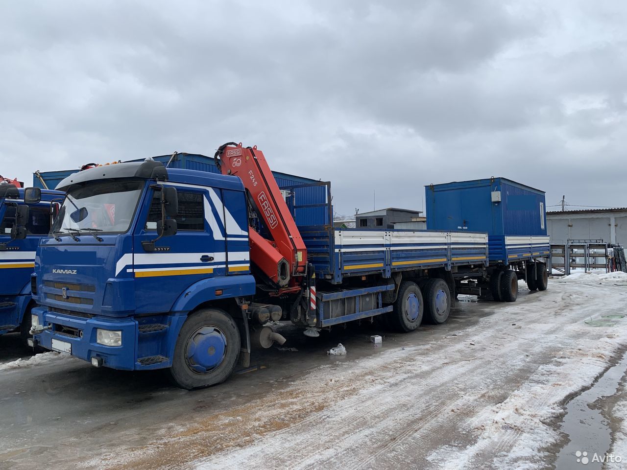 Бортовой грузовик с КМУ КамАЗ 65117 с КМУ Fassi