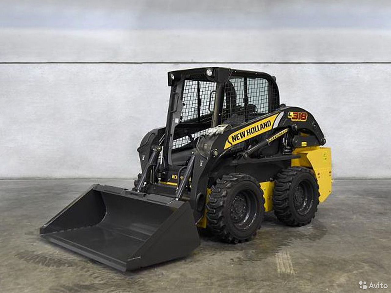 Мини-погрузчик New Holland L318