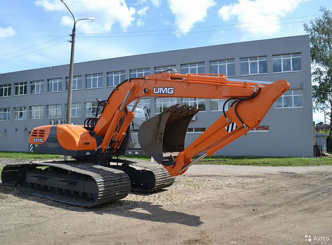 Гусеничный экскаватор UMG E220C