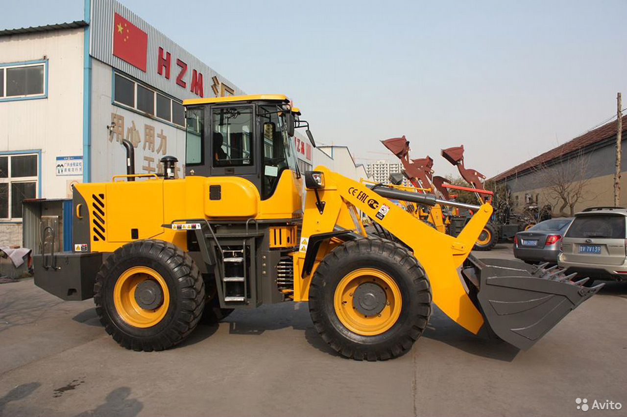Фронтальный погрузчик Bull SD320