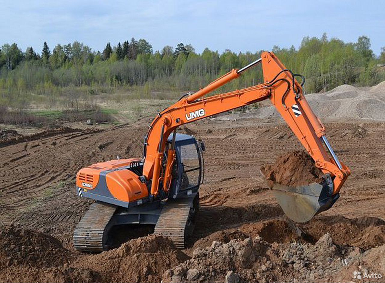 Гусеничный экскаватор UMG E220C
