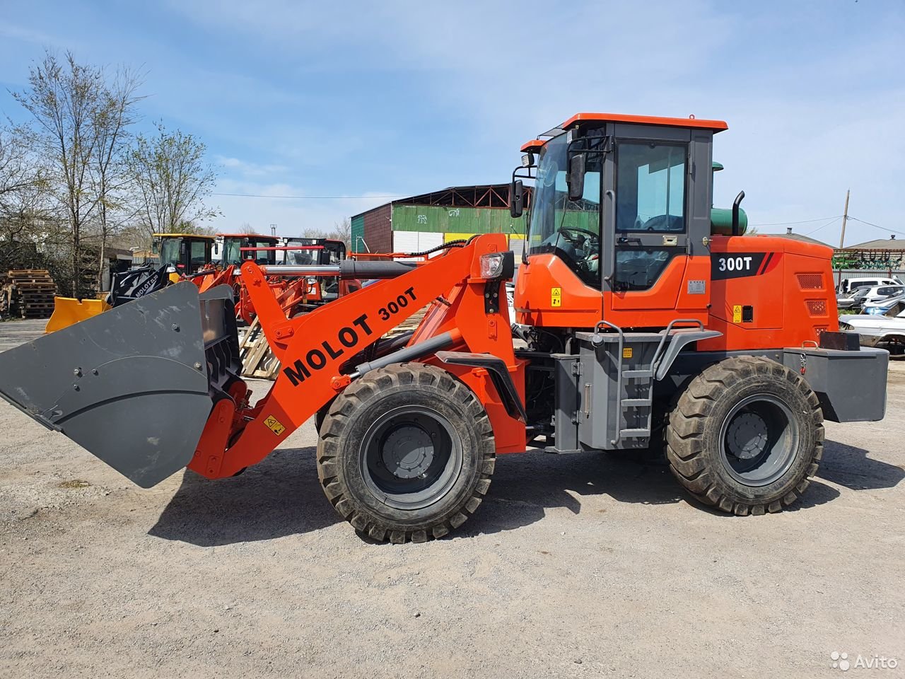 Фронтальный погрузчик MOLOT 300T