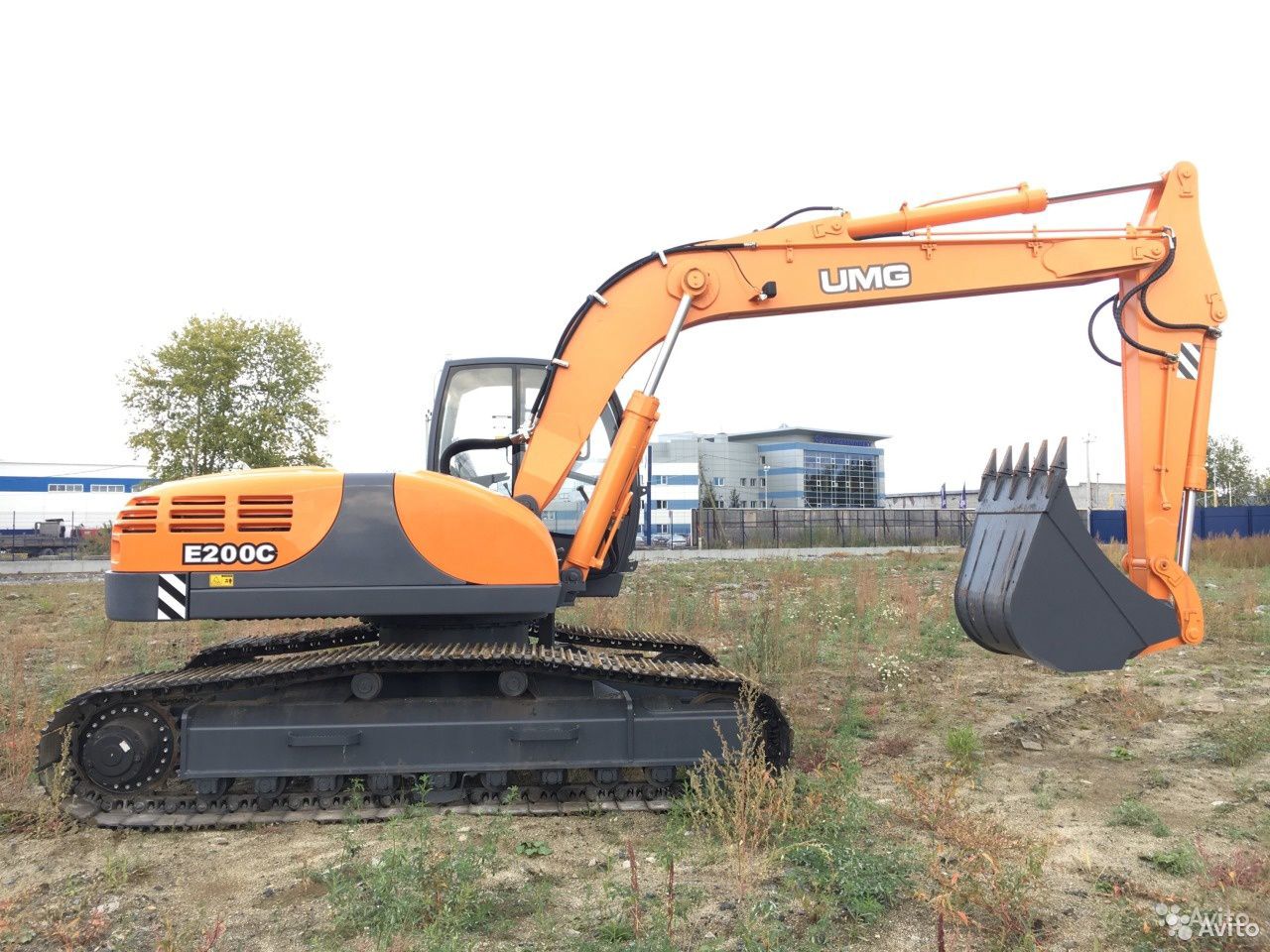 Гусеничный экскаватор UMG E200NC
