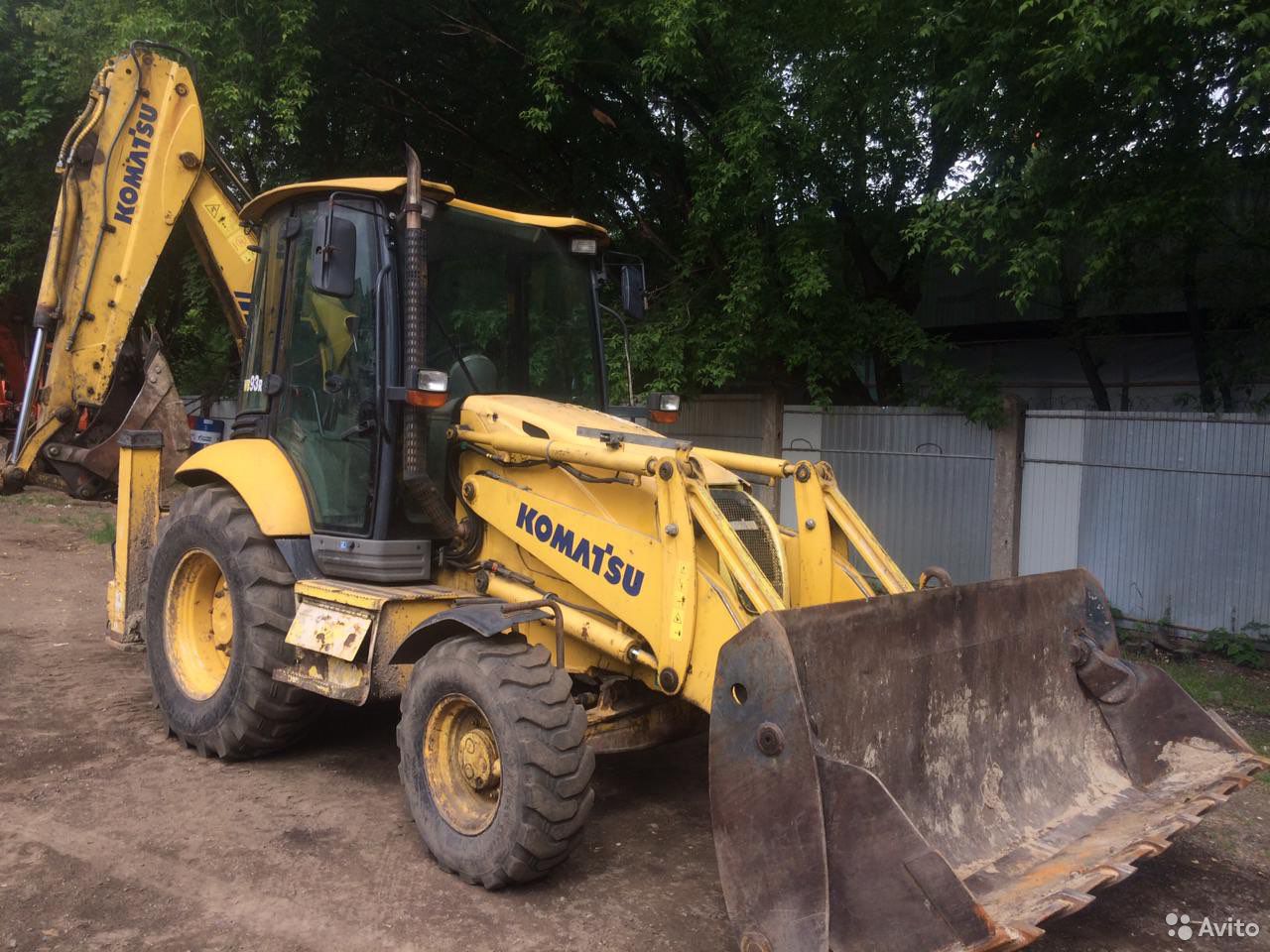 Экскаватор-погрузчик Komatsu