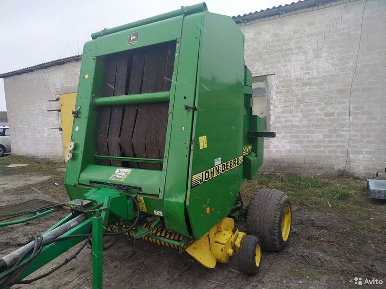 Пресс-подборщик John Deere 590