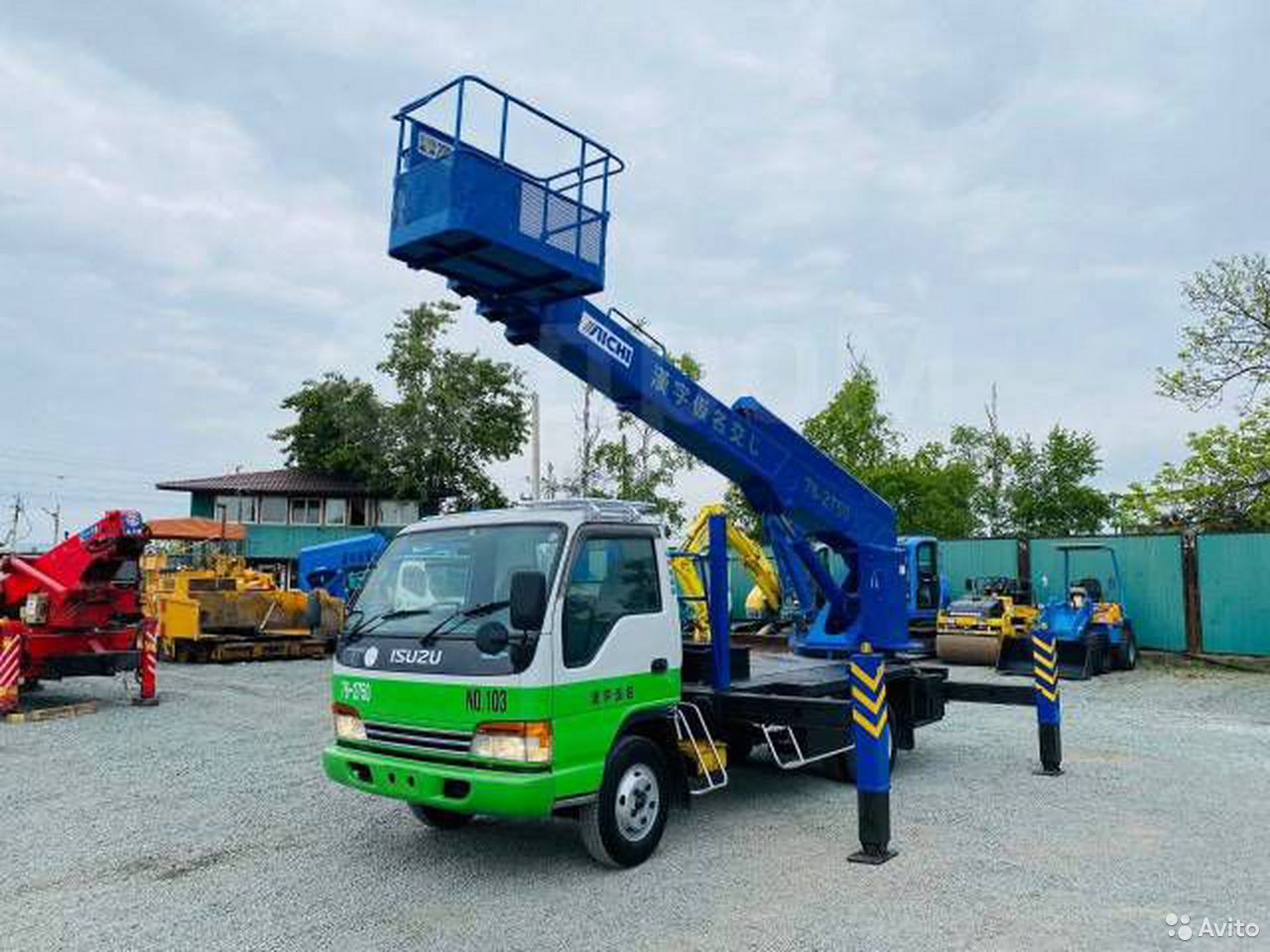 Автовышка Aichi SK-210 на шасси ISUZU Elf