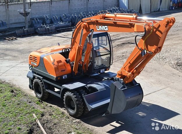 Колесный экскаватор UMG E170W