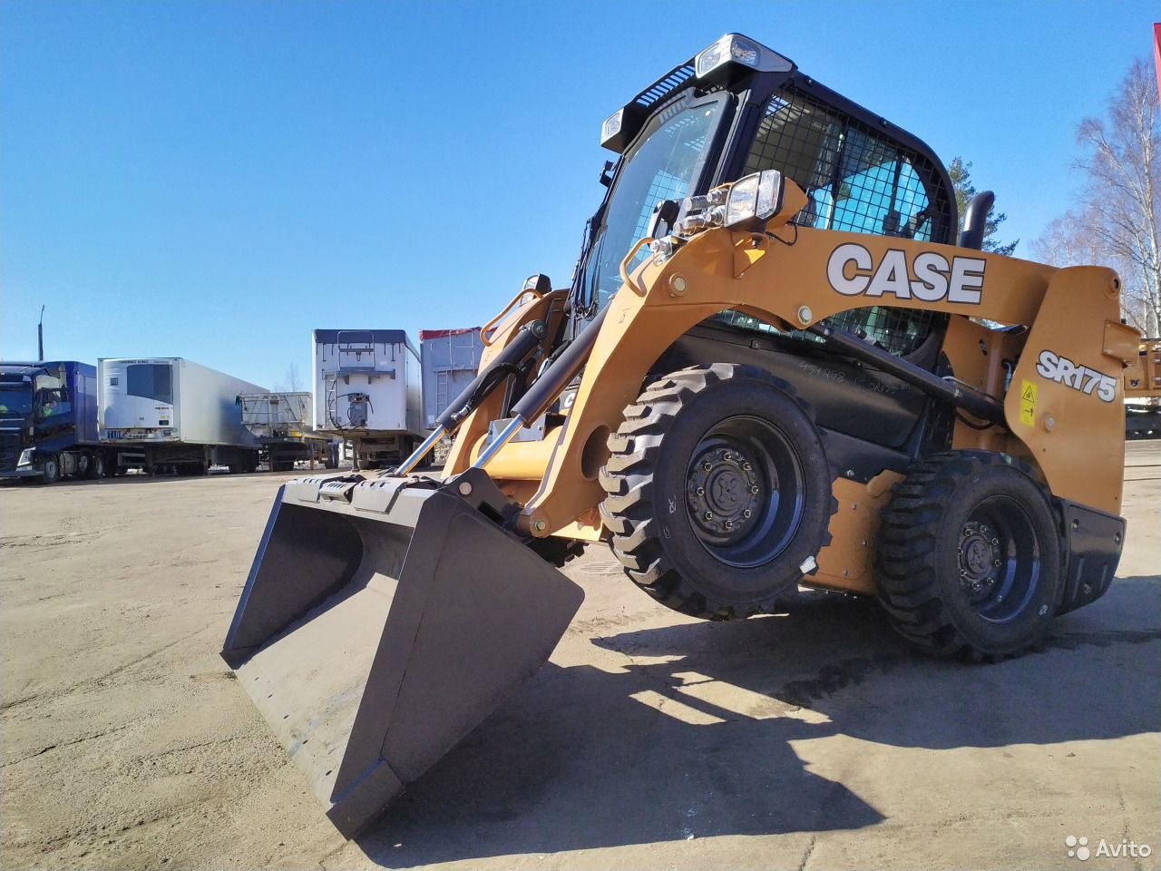Мини-погрузчик CASE SR175