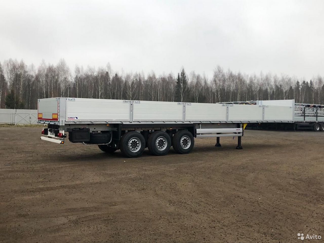 Бортовой полуприцеп Schmitz Cargobull SCS 2021