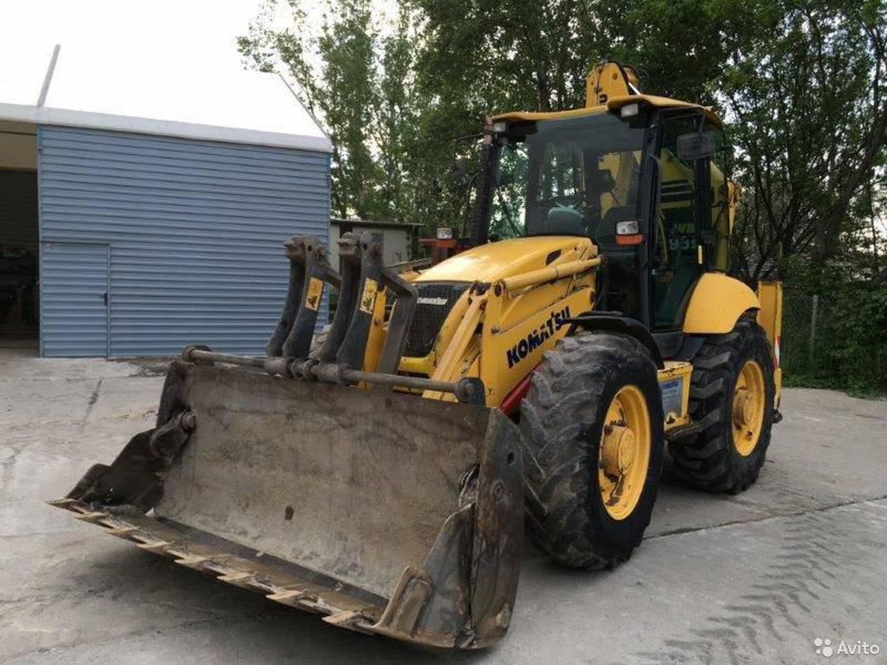 Экскаватор-погрузчик Komatsu WB 93S